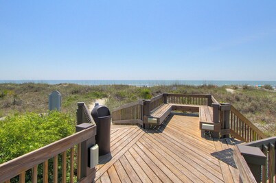 229 Breakers: Oceanfront Villa Free Bikes and Beach Chairs