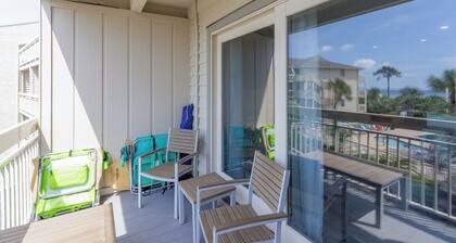 229 Breakers: Oceanfront Villa Free Bikes and Beach Chairs