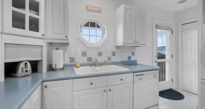 Searenity! 3 BR w/bonus loft. Pet friendly.