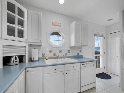 Searenity! 3 BR w/bonus loft. Pet friendly.