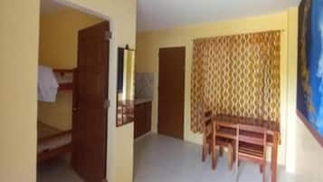 Deluxe Room | 1 bedroom, bed sheets