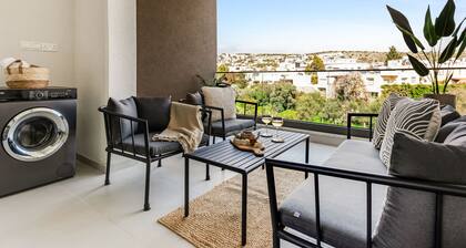 Sanders Triple - Nice 1-bdr Apt With Balcony