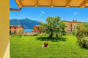 Family Apartment, 2 Bedrooms, 2 Bathrooms, Beachside (Casa Veligato 2) | Property grounds
