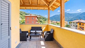 Family Apartment, 2 Bedrooms, 2 Bathrooms, Beachside (Casa Veligato 2) | Terrace/patio - Casa Veligato 2 (San Siro)