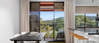 Tranquil Taringa 2 Bed Sleeps 5,Close to Bus and Train Indooroopilly Shopping