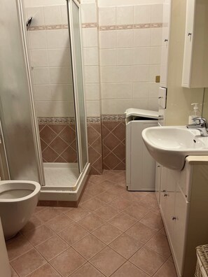 Shower, hair dryer, bidet, towels - La Casa Del Conte (San Salvatore)
