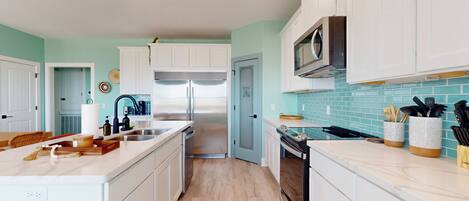 Refrigerador, microondas, horno y parrilla de estufa