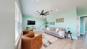 Living area - Tiffany House: 4 BR, 3.5 BA House in Crystal Beach, Sleeps 16 (Bolivar Peninsula)