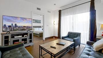 Smart TV, videogames, mesa de pingue-pongue
