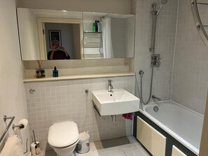 Toallas y papel higiénico