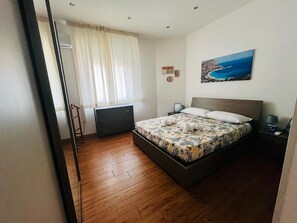 2 bedrooms, desk, iron/ironing board, free WiFi - LUDOVICA CASA VACANZE (Palermo)