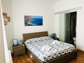 2 chambres, bureau, fer et planche Ă repasser, accĂšs au Wi-Fi (inclus)
