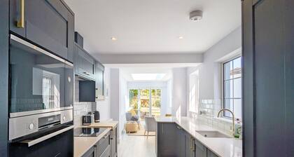 Grace Cottage - Emsworth - a cottage that sleeps 6 guests in 3 bedrooms