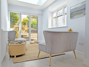 Smart TV - Grace Cottage - Emsworth -  a cottage that sleeps 6 guests  in 3 bedrooms (Emsworth)