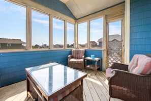 TV, fireplace, DVD player - Sea Breeze Blue: Private Pool | Hot Tub | Dogs OK (Salvo)