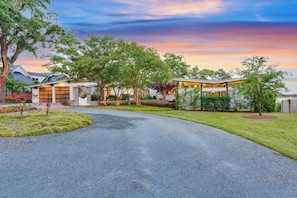 Property grounds - Waterfront Oasis: Dock, Recreation Hall & Pet-Friendly! (Wilmington)