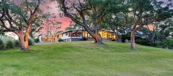 Waterfront Oasis: Dock, Recreation Hall & Pet-Friendly!