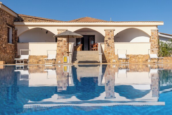 Apartment, 2 Bedrooms, Patio | Pool