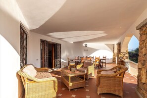 Apartment, 2 Schlafzimmer, Terrasse | Unterkunftsgelände