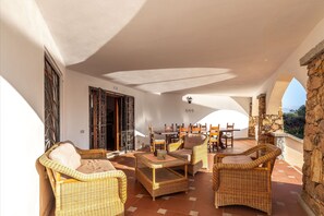 Apartment, 2 Bedrooms, Patio | Outdoor dining