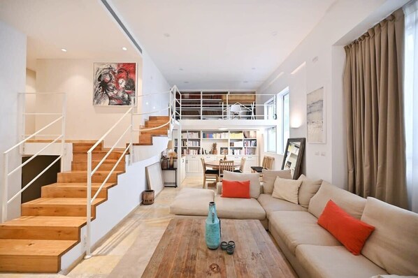 Fernseher, Stereoanlage, Arbeitsbereiche