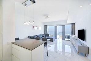TV, offices - Modern 2BR Amazing Sea View W/Parking by HolyGuest (Tel Aviv-Yafo)