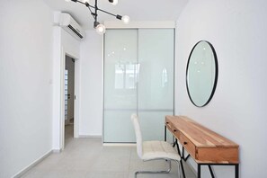 Interior - Spacious 4 BR Penthouse with Sea View by HolyGuest (Tel Aviv-Yafo)