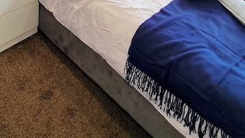 4 slaapkamers, een strijkplank/strijkijzer, wifi, beddengoed