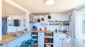 Fridge, microwave, coffee/tea maker, toaster