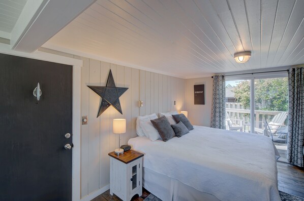 Een strijkplank/strijkijzer, gratis wifi, beddengoed