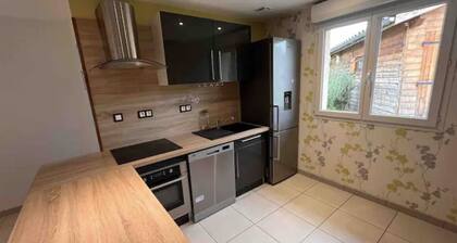 Petite Maison Mitoyenne au Cœur du Beaujolais