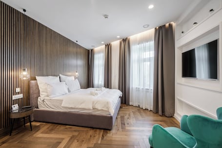 Caja de seguridad en la habitación, wifi gratis y ropa de cama