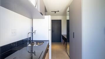 Economy Studio (442324) | Private kitchen | Fridge, microwave, stovetop, espresso maker