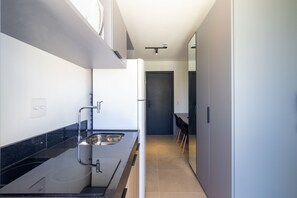 Economy Studio (442324) | Private kitchen | Fridge, microwave, stovetop, espresso maker - 360 On Imarés by Housi (São Paulo)