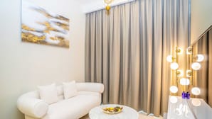 Living area - HEART OF BUSINESS BAY BURJ KHALIFA VIEW (Dubai)