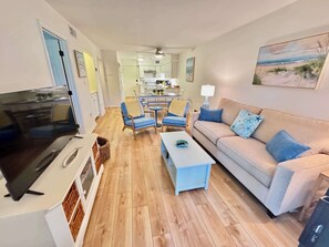 TV - All New for 2025 - Steps to the beach -  Golf View (Hilton Head Island)