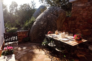 LĂ€genhet - 2 sovrum - uteplats | Restaurang utomhus