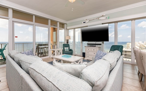 Condo, 4 habitaciones | Área de sala de estar | Reproductor de DVD