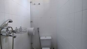 Single Bed in Male Dormitory | Bathroom | Shower, hair dryer, bidet, towels