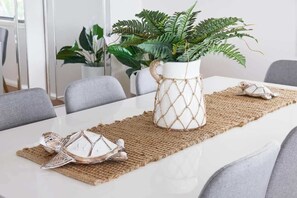 Dining - Family Retreat, Bay Views, 5 Mins Bagnall's Beach (Nelson Bay)