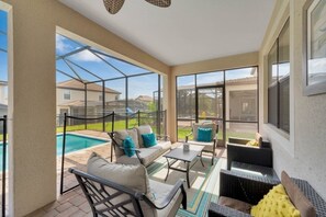 Property grounds - Spacious & Bright W/all The Amenities-4911cg 8 Bedroom Home by RedAwning (Davenport)