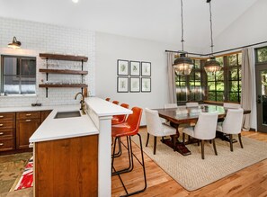 House, 4 Bedrooms | Private kitchen