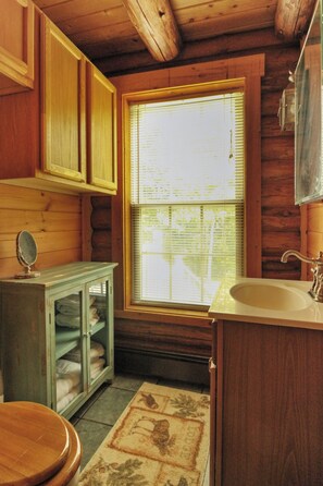 Haartrockner, Handtücher, Seife, Shampoo