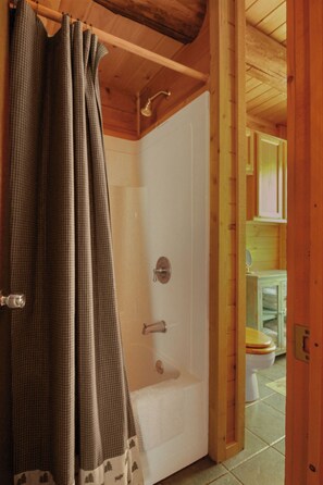 Hair dryer, towels, soap, shampoo - Bryant Pond Log Cabin Available for Ski Season (Woodstock)