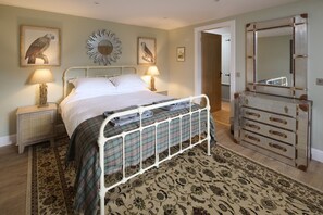 3 slaapkamers, een strijkplank/strijkijzer, reisbedje, wifi