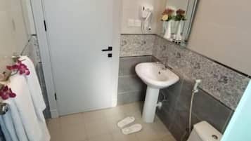 Deluxe Double Room | Bathroom