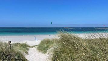 Plage à proximité, chaises longues