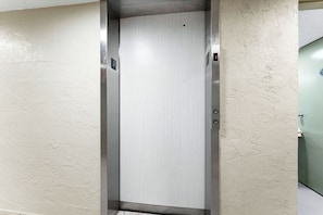 Elevator - Crescent Arms by Beachside Management (Siesta Key)