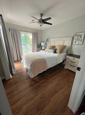 3 habitaciones, tabla de planchar con plancha, wifi y ropa de cama 