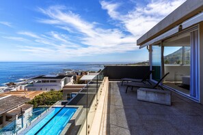 室外游泳池，恒温泳池